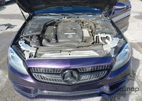 2018 Mercedes-Benz C 300 z USA, uszkodzony, nr VIN 55SWF4JB3JU235445